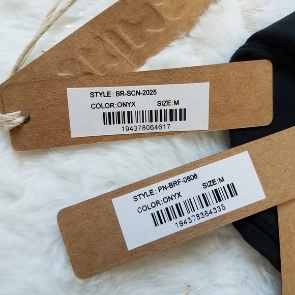 SKIMS Bralette & Underwear Set - Picture 9 of 9